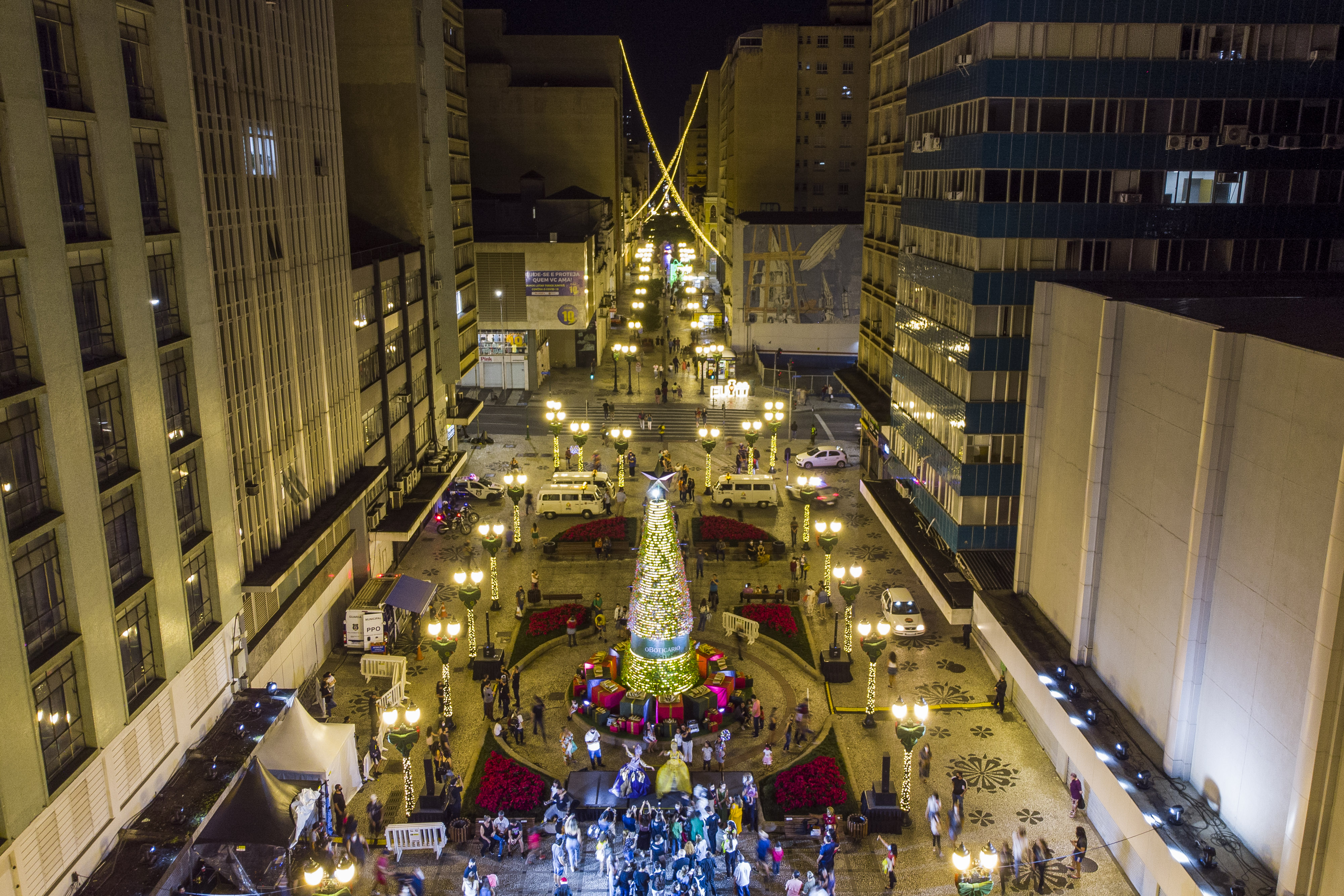 Nesta sexta tem estreias do Natal de Curitiba na Rua XV e árvore de luz do Centro Cívico FM Paraná Educativa Nesta sexta tem estreias do Natal de Curitiba na Rua XV e árvore de luz do Centro Cívico FM Paraná Educativa