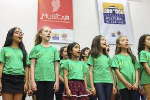 Regionais Matriz e CIC oferecem aulas de musicalização e canto coral para crianças e adolescentes do projeto MusicaR