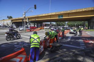 Obras no viaduto do Tarumã provocam bloqueios no trânsito