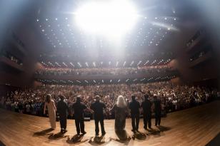 Peça "Ficções", com Vera Holtz. Foto: Divulgação