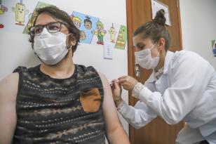 Curitiba amplia horário para vacinação contra a Covid-19 e gripe