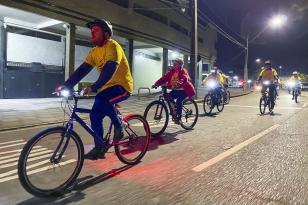 Participantes de passeios ciclísticos são orientados sobre segurança nas ruas