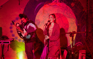Bruna Pena é a atração musical do Sessões de Jardim. Foto: Divulgação