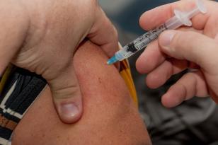 Unidades de Saúde de Araucária vão abrir até as 21h para vacinação