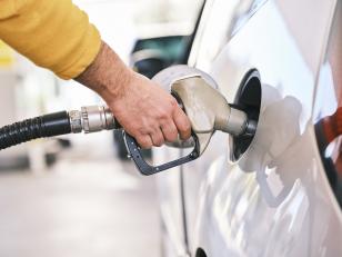 Postos de combustíveis reduzem preço da gasolina em até R$ 0,40