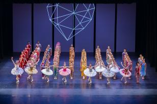 Teatro Guaíra apresenta espetáculo ‘TUM TÁ’, da Escola de Dança