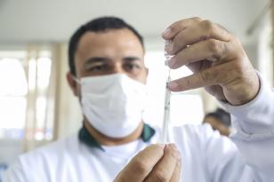 Unidades de Saúde de Curitiba têm horário estendido para vacinação e Dia D