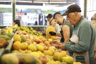 Sacolões da Família têm promoção de frutas e verduras