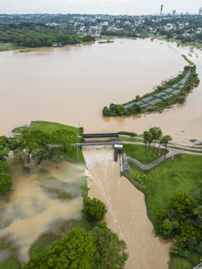 Parques alagáveis de Curitiba servem para conter e drenar águas das chuvas