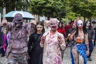 15ª edição da Zombie Walk Cwb terá shows, oficinas e encenação do clássico "Thriller"
