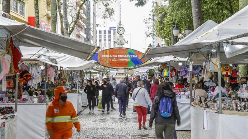 Feiras da Primavera e da Criança nas Praças Osório e Santos Andrade