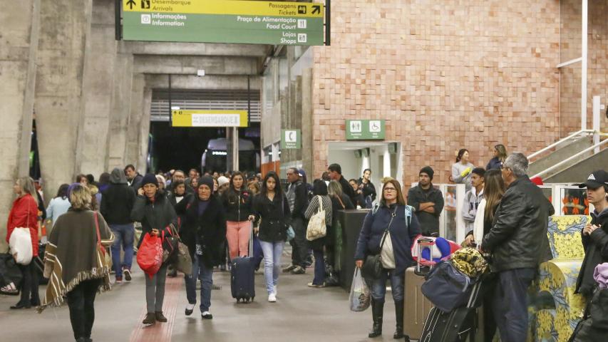 Rodoviária de Curitiba prevê 26 mil embarques e desembarques no feriado